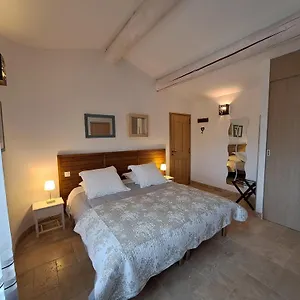 Les Grenadiers De Sat Bed & Breakfast